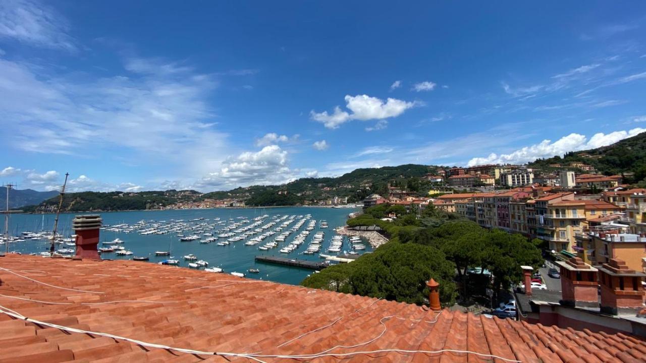 Square Views Apartment Lerici Exterior photo